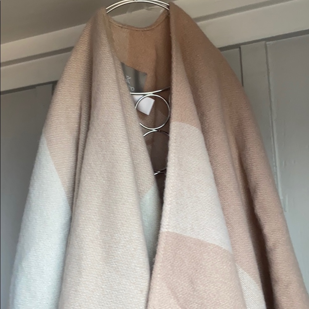 Scarf - Picture 1 of 6